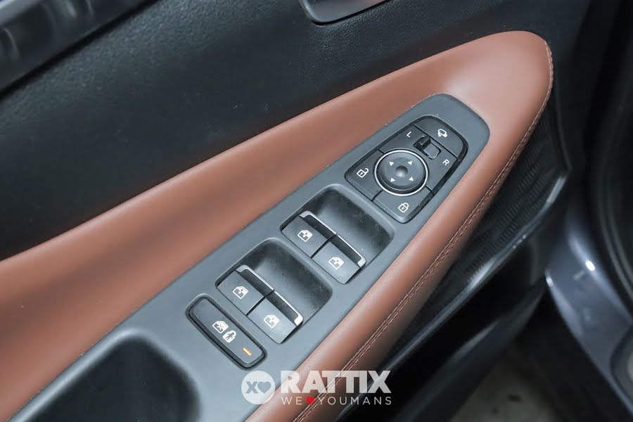 Hyundai Santa Fe 1.6 t-gdi HEV 20th Anniversary 4WD 7p.ti Auto + tetto apribile Grigio  Usato foto 27