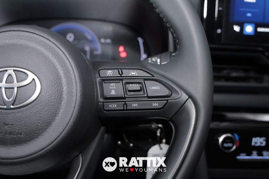 Toyota Yaris Cross 1.5 Hybrid 115CV Active e-CVT Bianco  Nuovo foto 11