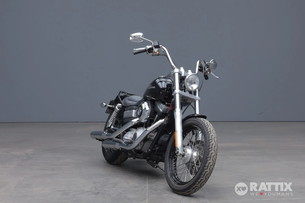 HARLEY DAVIDSON Dyna Street Bob 1584
