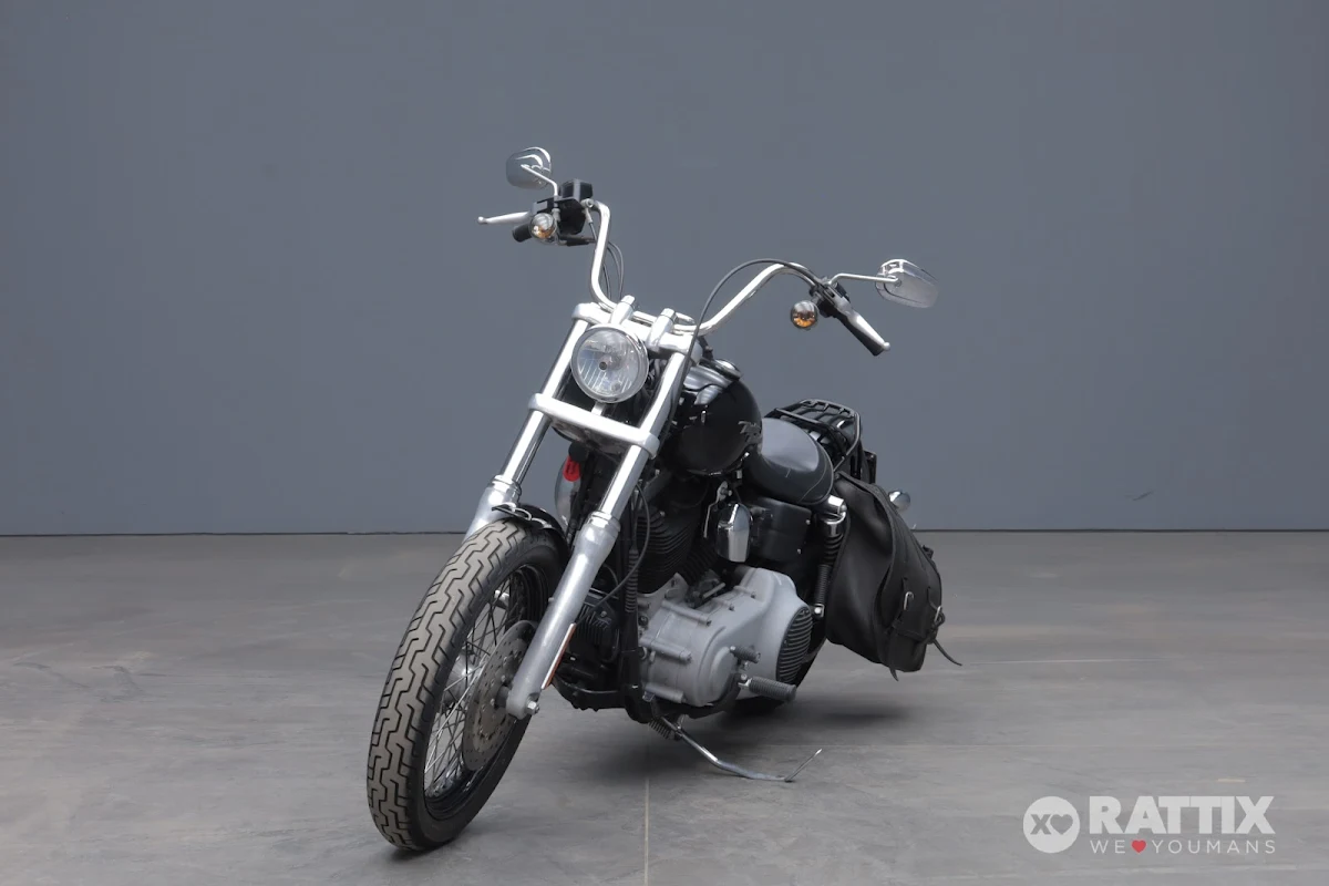 HARLEY DAVIDSON Dyna Street Bob 1584