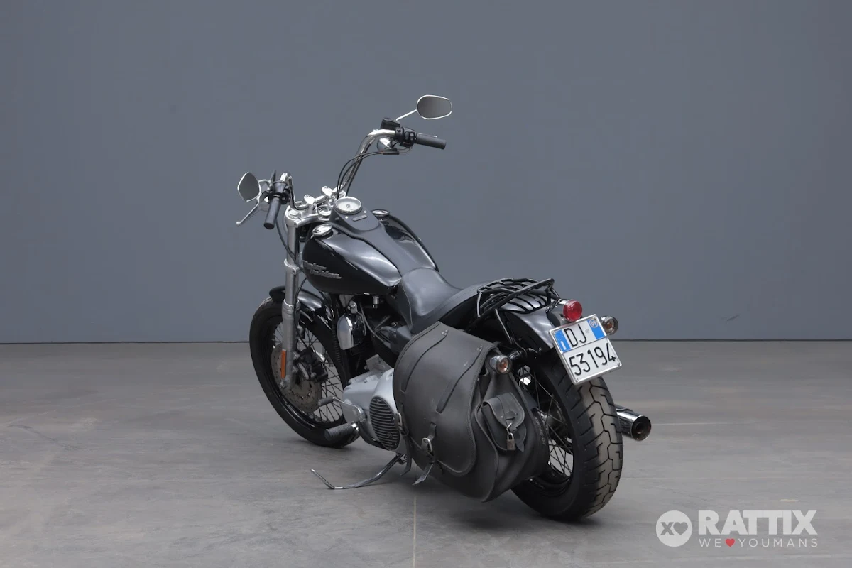 HARLEY DAVIDSON Dyna Street Bob 1584