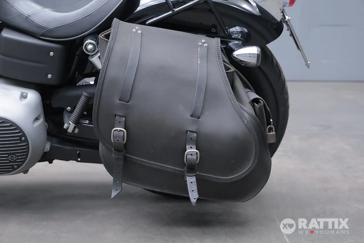 HARLEY DAVIDSON Dyna Street Bob 1584