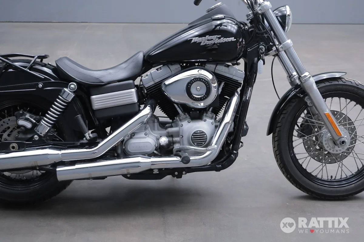 HARLEY DAVIDSON Dyna Street Bob 1584