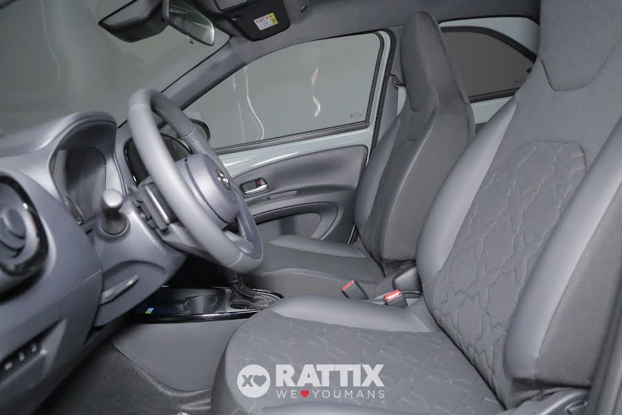 Toyota Aygo X 1.0 72CV Trend s-CVT Tarragon & Black  Nuovo foto 8