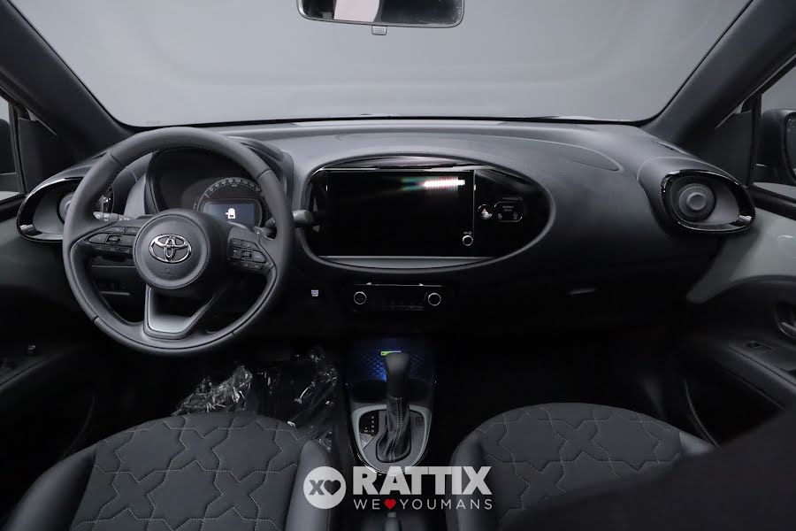 Toyota Aygo X 1.0 72CV Trend s-CVT Tarragon & Black  Nuovo foto 9