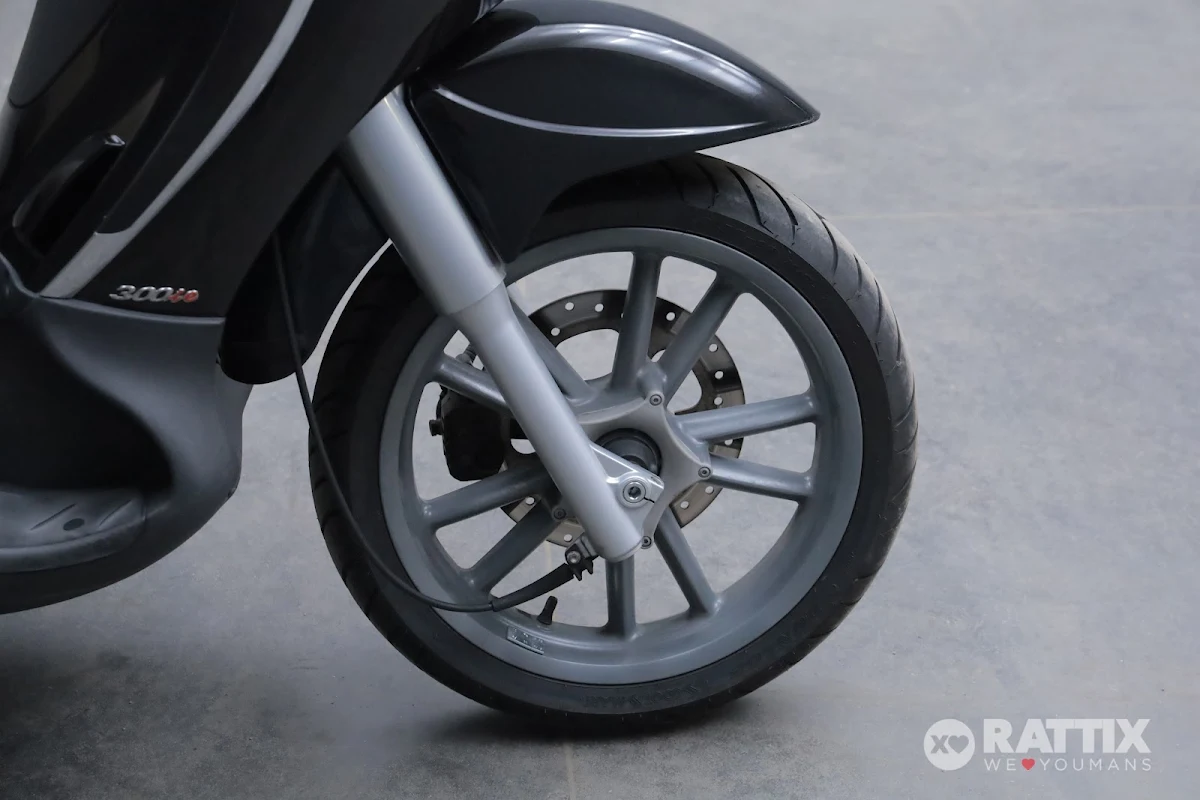 PIAGGIO Beverly Tourer 300