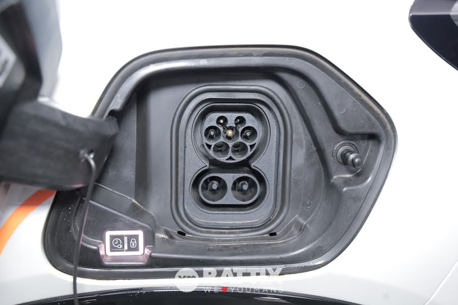 Peugeot e-208 motore elettrico 100kW Allure Pack  Bianco madreperla  Aziendale foto 5