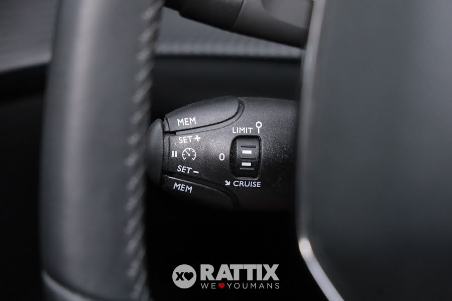 Peugeot e-208 motore elettrico 100kW Allure Pack  Bianco madreperla  Aziendale foto 15