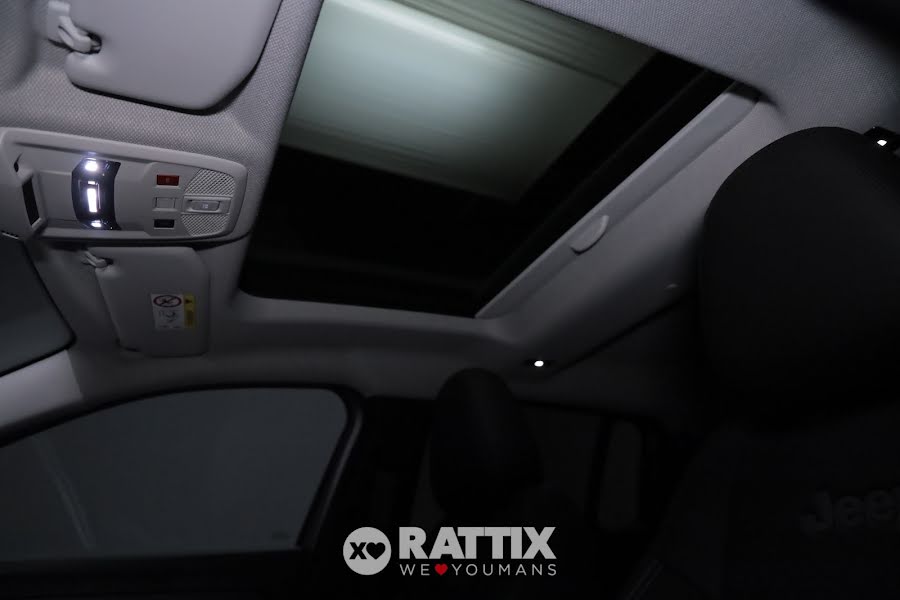 Jeep Avenger 1.2 Turbo e-Hybrid 110CV Summit EDCT6 Grigio Granite  Nuovo foto 36