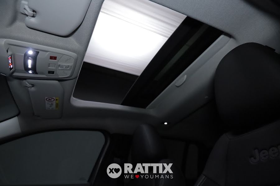 Jeep Avenger 1.2 Turbo e-Hybrid 110CV Summit EDCT6 Grigio Granite  Nuovo foto 37