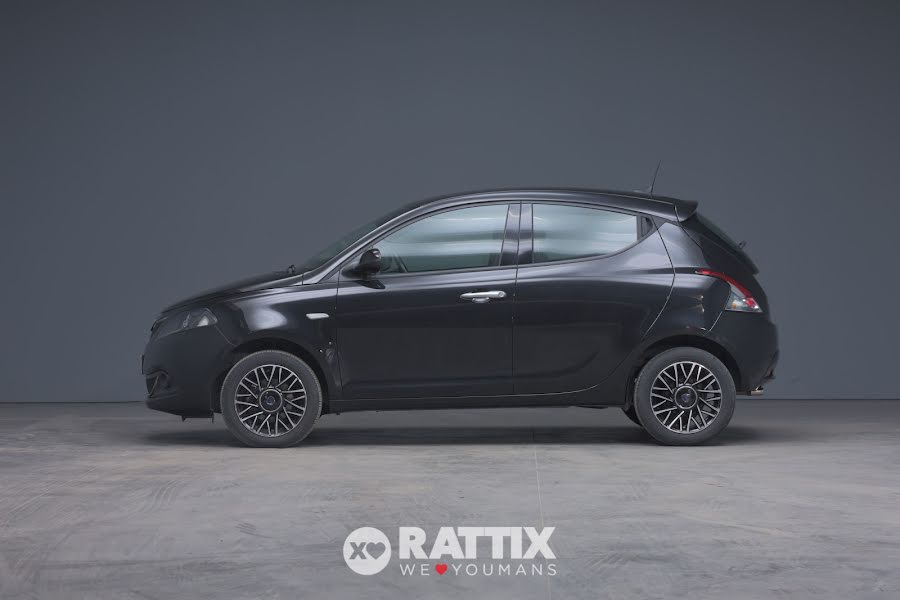 Lancia Ypsilon 1.0 Firefly Hybrid 70CV Platino  Nero Vulcano  Aziendale foto 2
