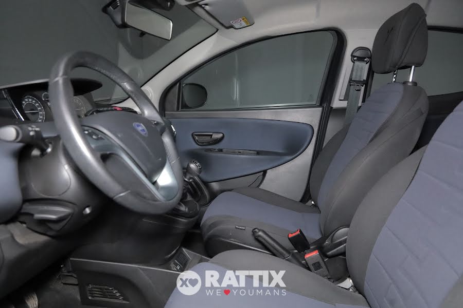 Lancia Ypsilon 1.0 Firefly Hybrid 70CV Platino  Nero Vulcano  Aziendale foto 8