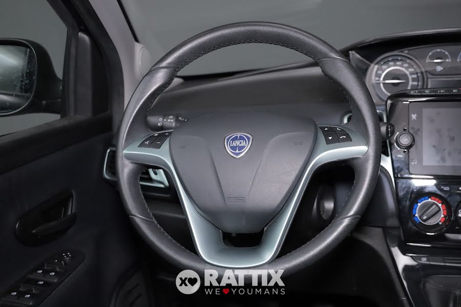 Lancia Ypsilon 1.0 Firefly Hybrid 70CV Platino  Nero Vulcano  Aziendale foto 10