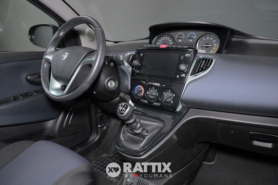 Lancia Ypsilon 1.0 Firefly Hybrid 70CV Platino  Nero Vulcano  Aziendale foto 16