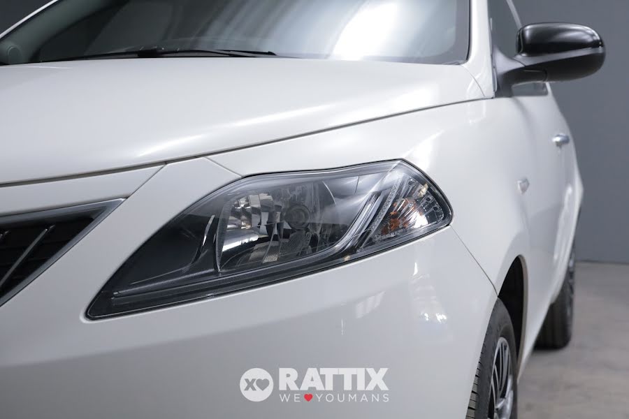 Lancia Ypsilon 1.0 Firefly Hybrid 70CV Platino  Bianco Neve  Aziendale foto 3