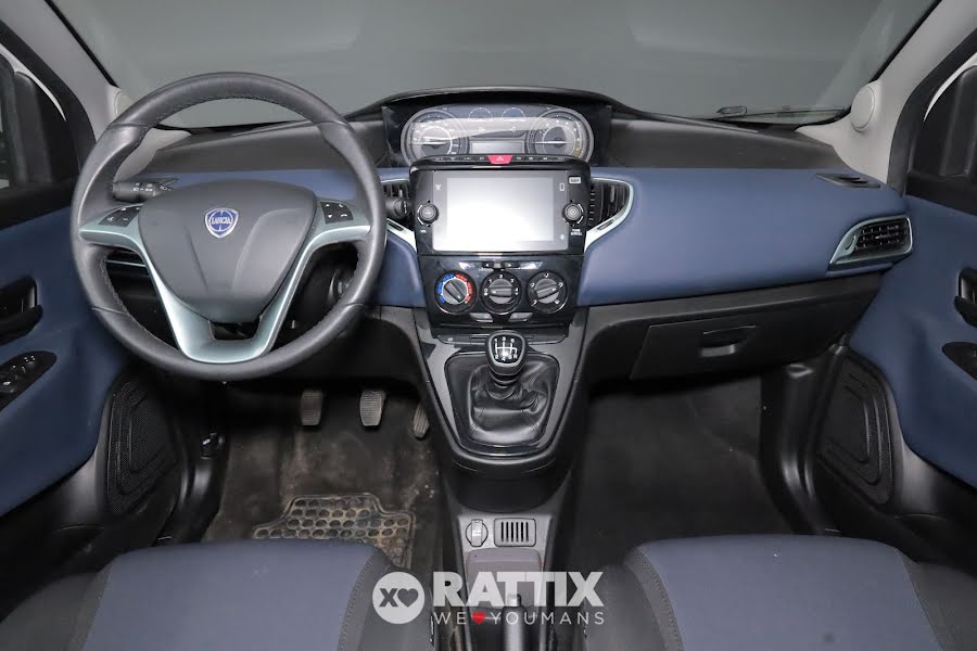 Lancia Ypsilon 1.0 Firefly Hybrid 70CV Platino  Bianco Neve  Aziendale foto 9