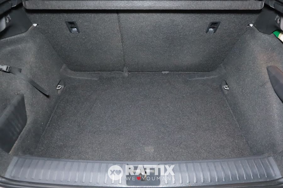 Skoda Kamiq 1.0 TSI 95CV Ambition  Argento Brillante  Usato foto 6