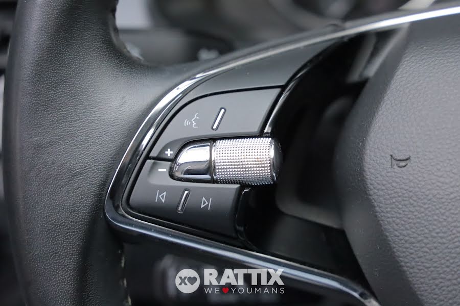 Skoda Kamiq 1.0 TSI 95CV Ambition  Argento Brillante  Usato foto 10