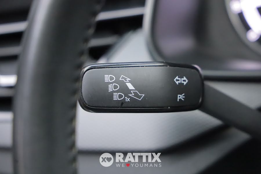 Skoda Kamiq 1.0 TSI 95CV Ambition  Argento Brillante  Usato foto 12