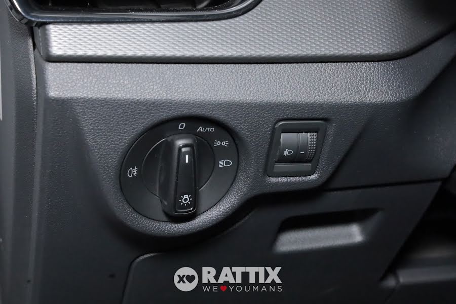 Skoda Kamiq 1.0 TSI 95CV Ambition  Argento Brillante  Usato foto 21