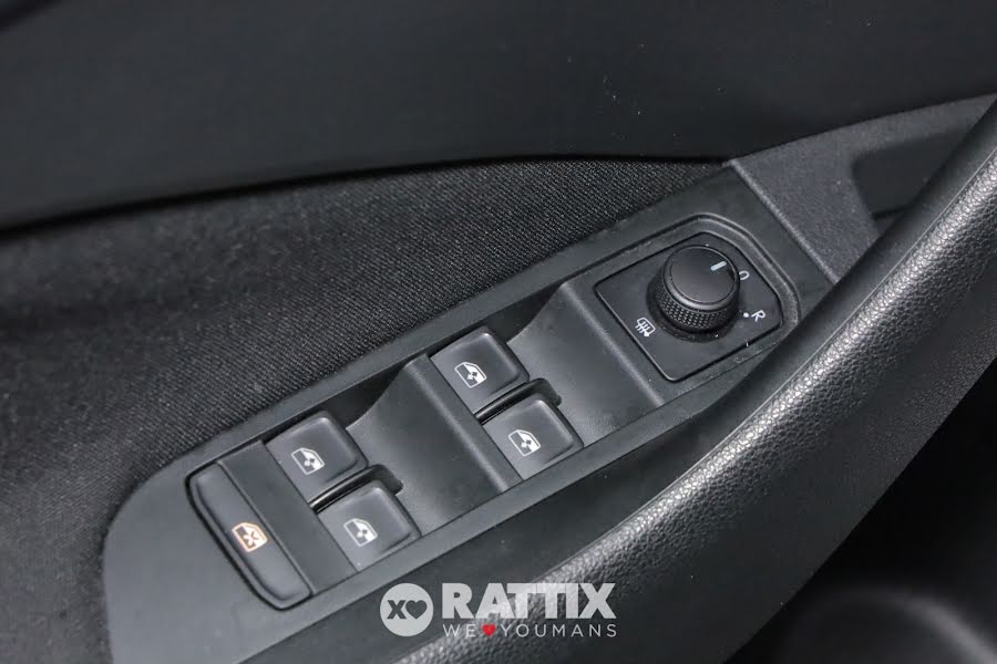 Skoda Kamiq 1.0 TSI 95CV Ambition  Argento Brillante  Usato foto 22