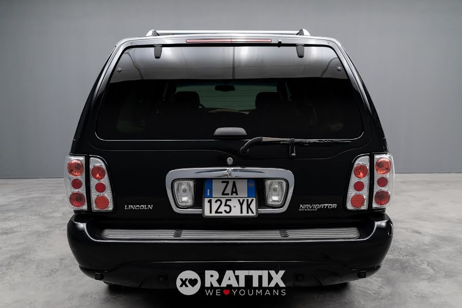 Lincoln Navigator 5.4 V8 GPL 300CV 4WD 7p.ti + barre portatutto Nero  Usato foto 5