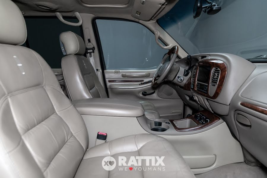 Lincoln Navigator 5.4 V8 GPL 300CV 4WD 7p.ti + barre portatutto Nero  Usato foto 7