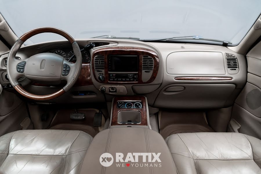 Lincoln Navigator 5.4 V8 GPL 300CV 4WD 7p.ti + barre portatutto Nero  Usato foto 8