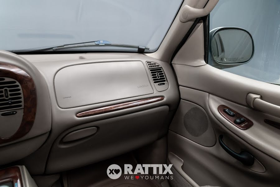Lincoln Navigator 5.4 V8 GPL 300CV 4WD 7p.ti + barre portatutto Nero  Usato foto 23