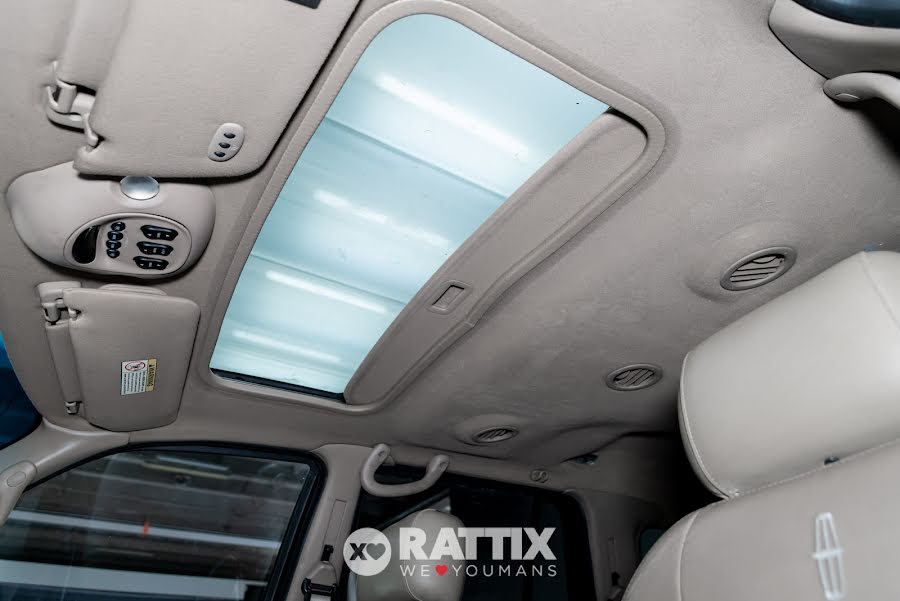 Lincoln Navigator 5.4 V8 GPL 300CV 4WD 7p.ti + barre portatutto Nero  Usato foto 24