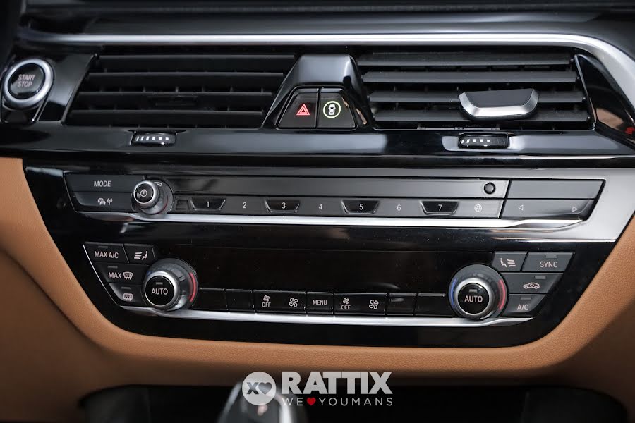 BMW 530 e 2.0 PHEV Business Auto Xdrive  Blu  Aziendale foto 31