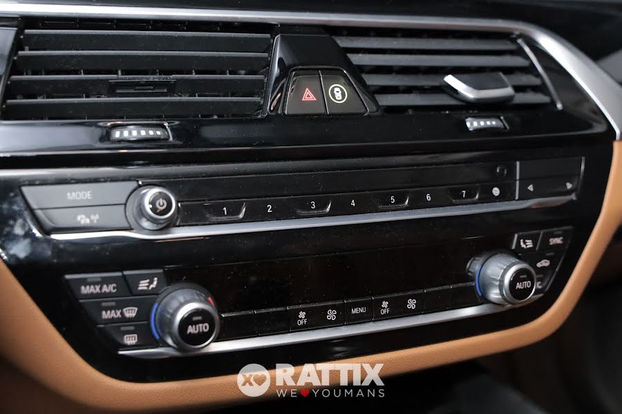 BMW 530 e 2.0 PHEV Business Auto Xdrive  Blu  Aziendale foto 33