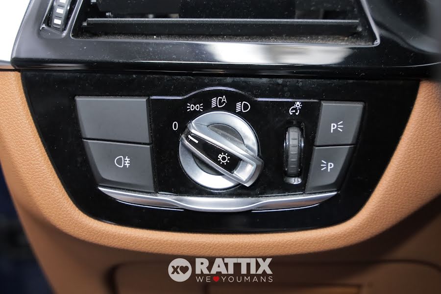 BMW 530 e 2.0 PHEV Business Auto Xdrive  Blu  Aziendale foto 36