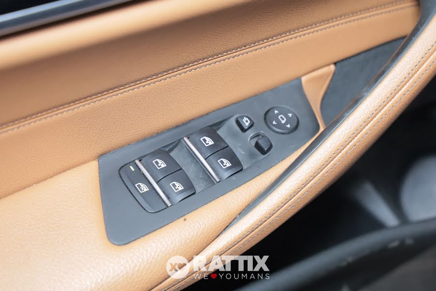 BMW 530 e 2.0 PHEV Business Auto Xdrive  Blu  Aziendale foto 38