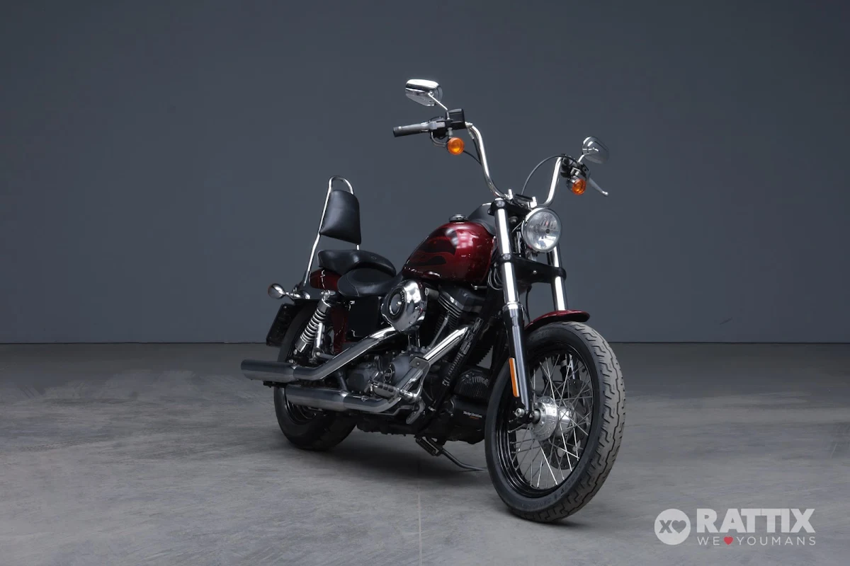 HARLEY DAVIDSON Dyna Street Bob 1690 my13