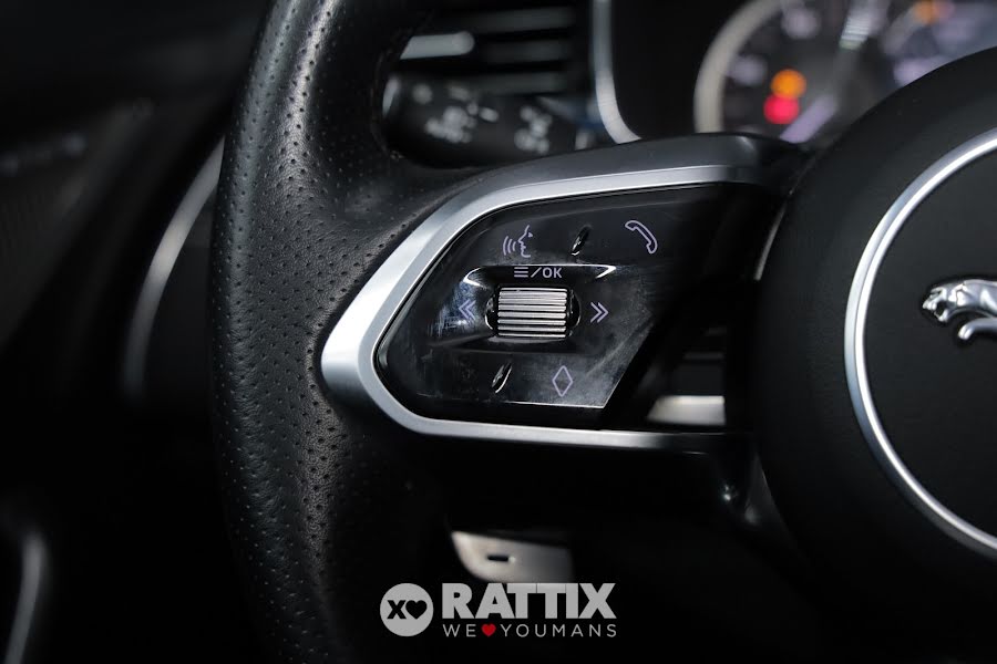 Jaguar F-Pace 2.0d i4 Mhev 204CV R-Dynamic Black AWD Auto + tetto panoramico Grigio  Aziendale foto 12