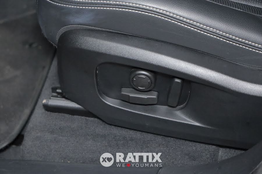 Jaguar F-Pace 2.0d i4 Mhev 204CV R-Dynamic Black AWD Auto + tetto panoramico Grigio  Aziendale foto 31