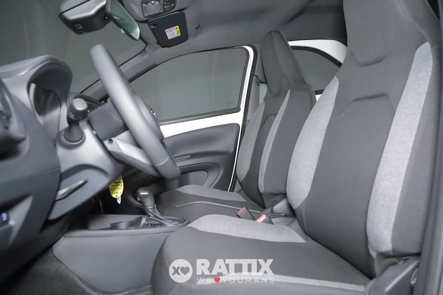 Toyota Aygo X 1.0 72CV Active s-CVT Super White   Km 0 foto 7