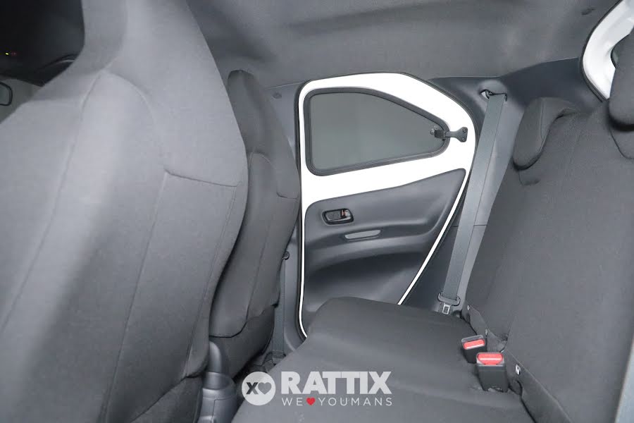 Toyota Aygo X 1.0 72CV Active s-CVT Super White   Km 0 foto 23