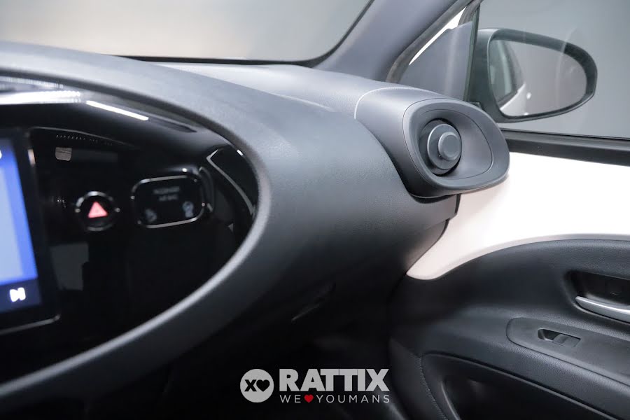 Toyota Aygo X 1.0 72CV Active s-CVT Super White   Km 0 foto 24