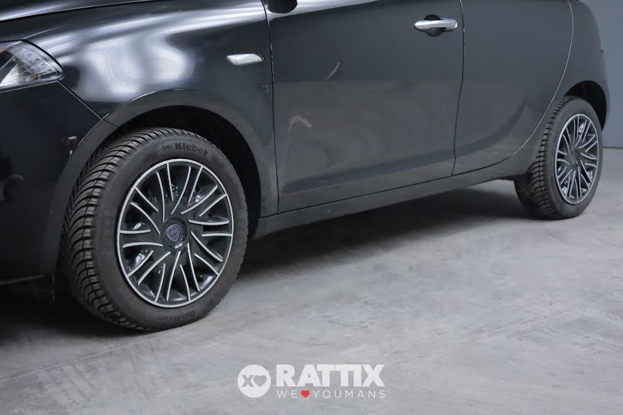 Lancia Ypsilon 1.0 Firefly Hybrid 70CV Gold Nero   Aziendale foto 4