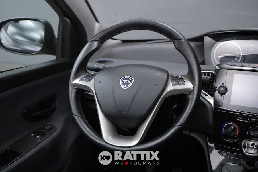 Lancia Ypsilon 1.0 Firefly Hybrid 70CV Gold Nero   Aziendale foto 9