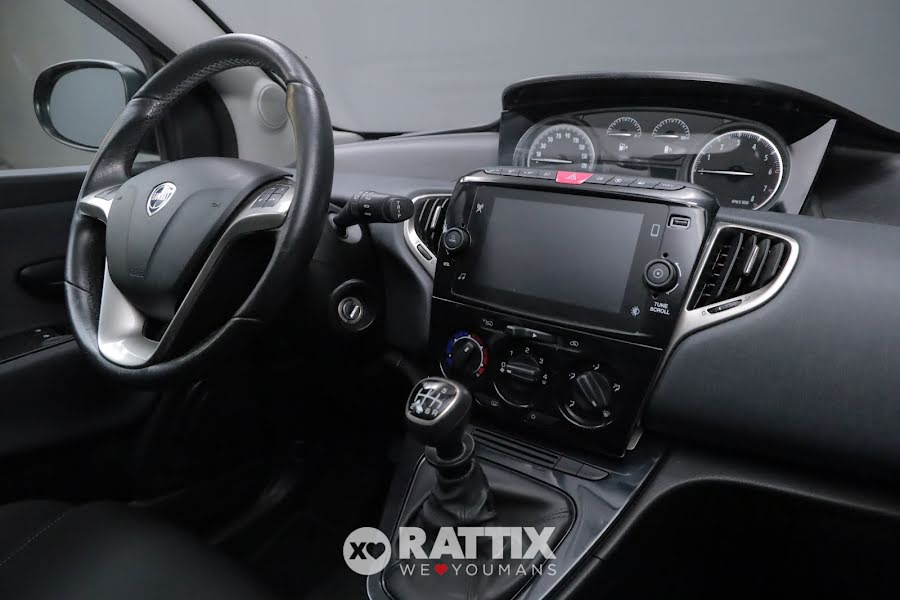 Lancia Ypsilon 1.0 Firefly Hybrid 70CV Gold Nero   Aziendale foto 15