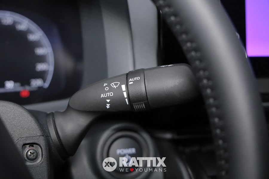 Toyota C-HR 2.0 phev Trend Eco e-cvt Super White   Km 0 foto 15