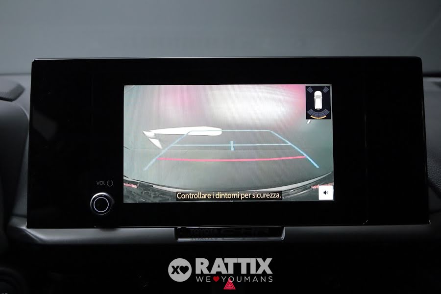 Toyota C-HR 2.0 phev Trend Eco e-cvt Super White   Km 0 foto 18