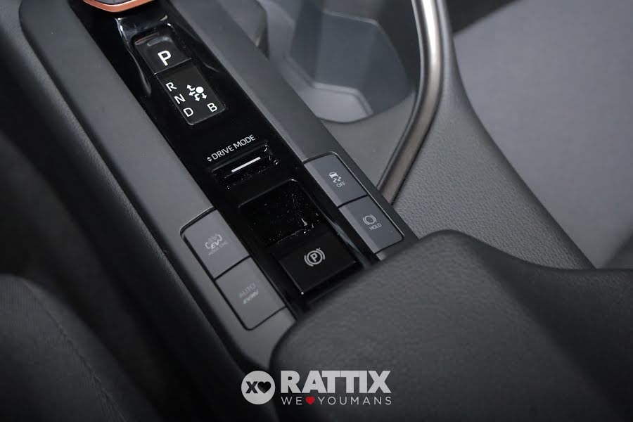 Toyota C-HR 2.0 phev Trend Eco e-cvt Super White   Km 0 foto 28