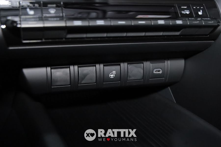 Toyota C-HR 2.0 phev Trend Eco e-cvt Super White   Km 0 foto 29