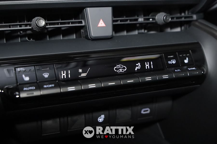 Toyota C-HR 2.0 phev Trend Eco e-cvt Super White   Km 0 foto 30