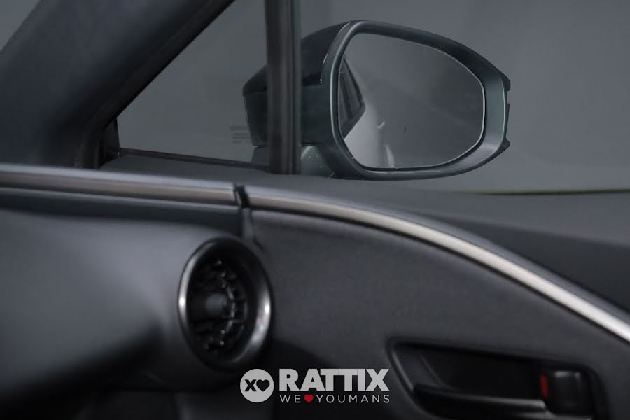 Toyota C-HR 2.0 phev Trend Eco e-cvt Super White   Km 0 foto 36