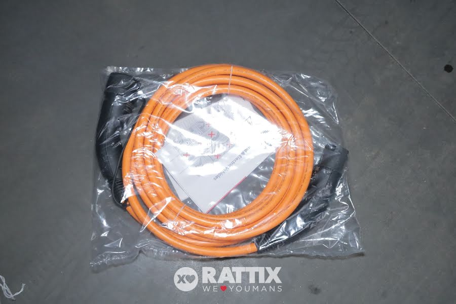 Toyota C-HR 2.0 phev Trend Eco e-cvt Super White   Km 0 foto 37